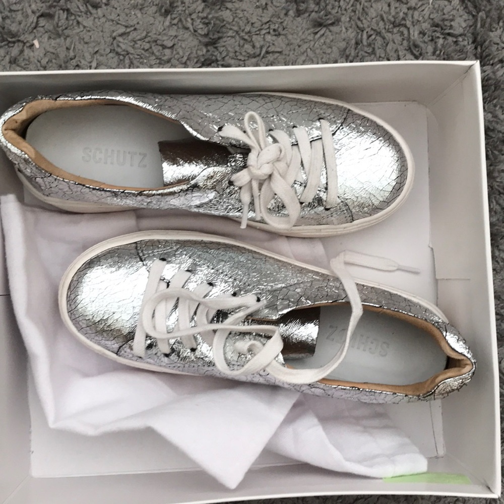 Schultz sneakers